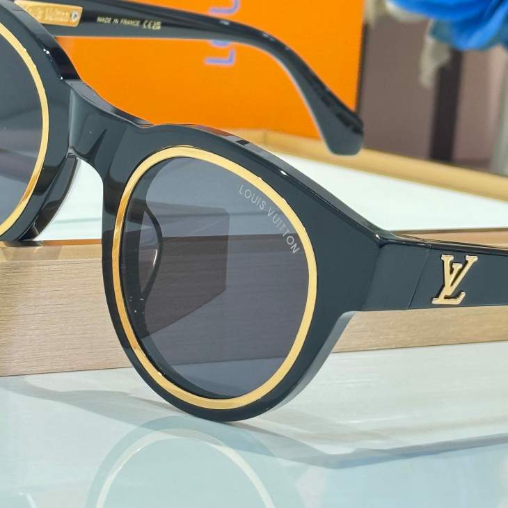 Picture of Louis Vuitton Sunglasses _SKUfw76702838fw